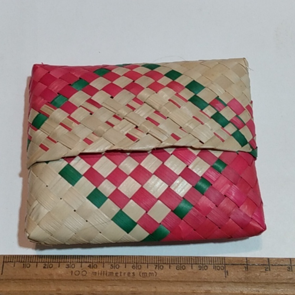 35ct hand crafted Ceylon jewlery goodie pouch from srilanka